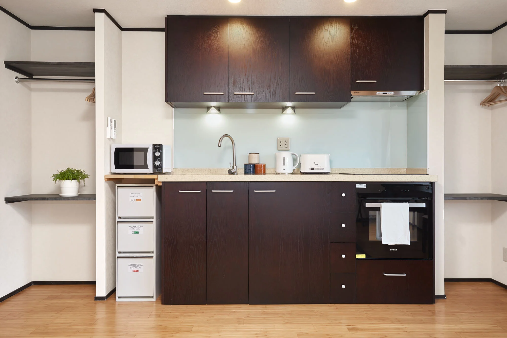 Deluxe King Studio kitchenette
