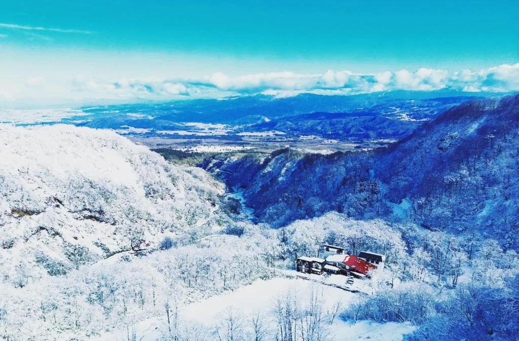 Snowy mountain view near Tsubame Highland Lodge