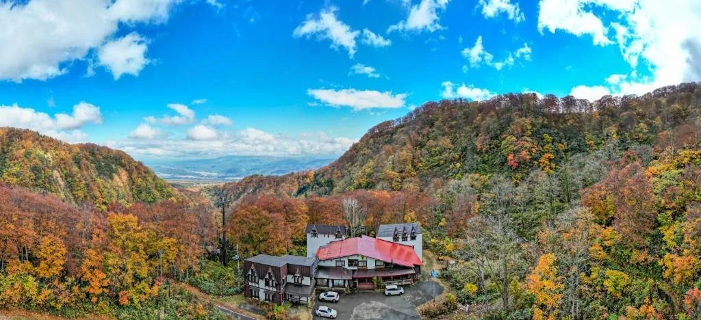 Tsubame Highland Lodge and autumn mountain